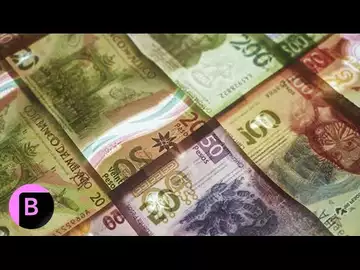 Mexican Peso Sinks as Dollar Keeps Gaining