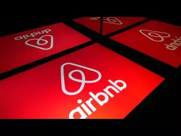 Airbnb Gives Upbeat Revenue Outlook on Strong Demand