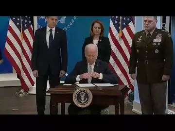 Biden Signs $800 Million Aid Package for Ukraine