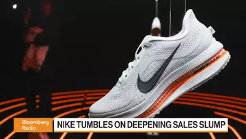 Nike Shares Tumble in Biggest Drop Since 2001