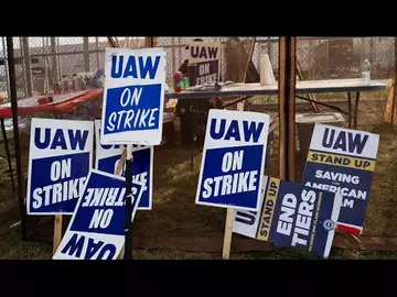 Auto Strikes Have GM, Stellantis Facing More UAW Walkouts