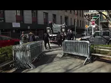 NYPD Put Up Barricades Before Possible Trump Indictment