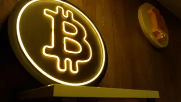Bitcoin Extends Retreat From Record as Bubble Talk Escalates