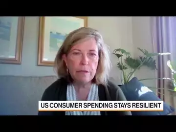 US Consumer Spending Stays Resilient