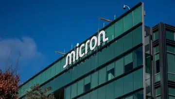 Micron Plummets on Weak Outlook