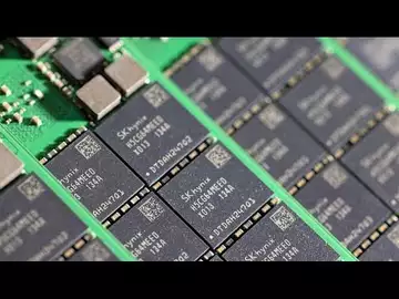 SK Hynix's Losses Widen After Tech Slump Deepens