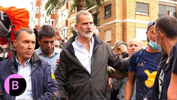 Spain's King Felipe Surrounded by Angry Crowds in Flooded Town