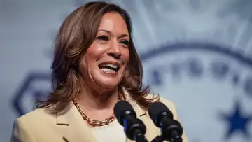 Obamas Throw Support to Harris