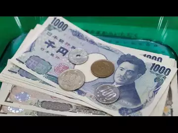 Yen Slumps to 2023 Low as Intervention Debate Grows