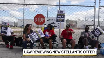 Stellantis Makes New Offer to UAW; GM Says Union's Demand Is Too High