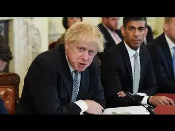 Johnson Said to Plan to Stay On as Prime Minister